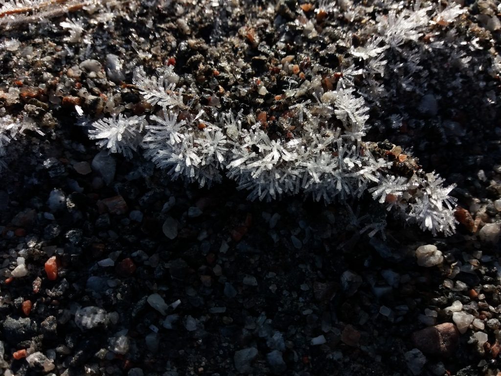 jääkiteitä hiekassa.