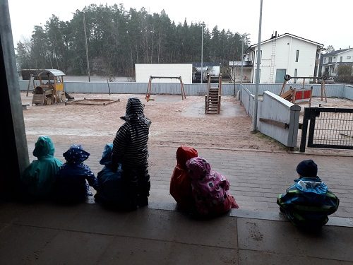 Pitämässä sadetta