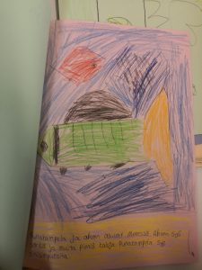 Lapsi on piirtänyt kalan ja kertonut kalan elämästä. 
