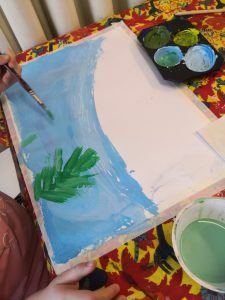Lapsi maalaa merta.