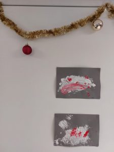 pienten lasten joulumaalaukset sormiväreillä