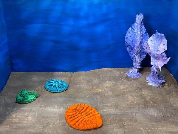 Tässä kuvassa on Ediakarakaudesta aloitettu dioraama. Mitähän kaikkea muuta tähän dioraamaan olisi vielä voinut lisätä?