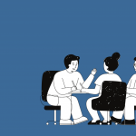 aikuiset istuvat pöydän ääressä